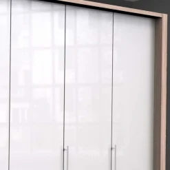 Breiter Schlafzimmerschrank mit weißer Glasfront - Bosays^Wohnen Outlet