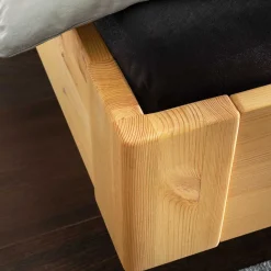 Designbett mit Holzkufen aus Kiefer gelaugt - Ravilon^Wohnen Outlet