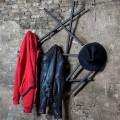 Wohnen Extravagante Wandgarderobe in Schwarz - Volkma