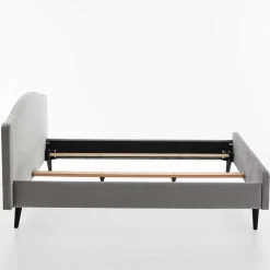 Wohnen Gemütliches Velours Bett in Hellgrau - Colinax