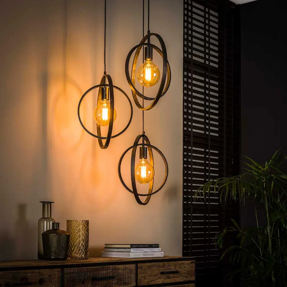 Gestufte Hängeleuchte für drei Leuchtmittel - Capinera^Wohnen Online