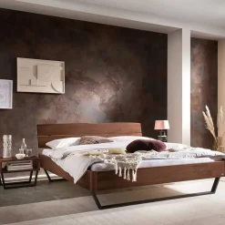Industrial Bett aus Nussbaum massiv - Bluesa^Wohnen Hot