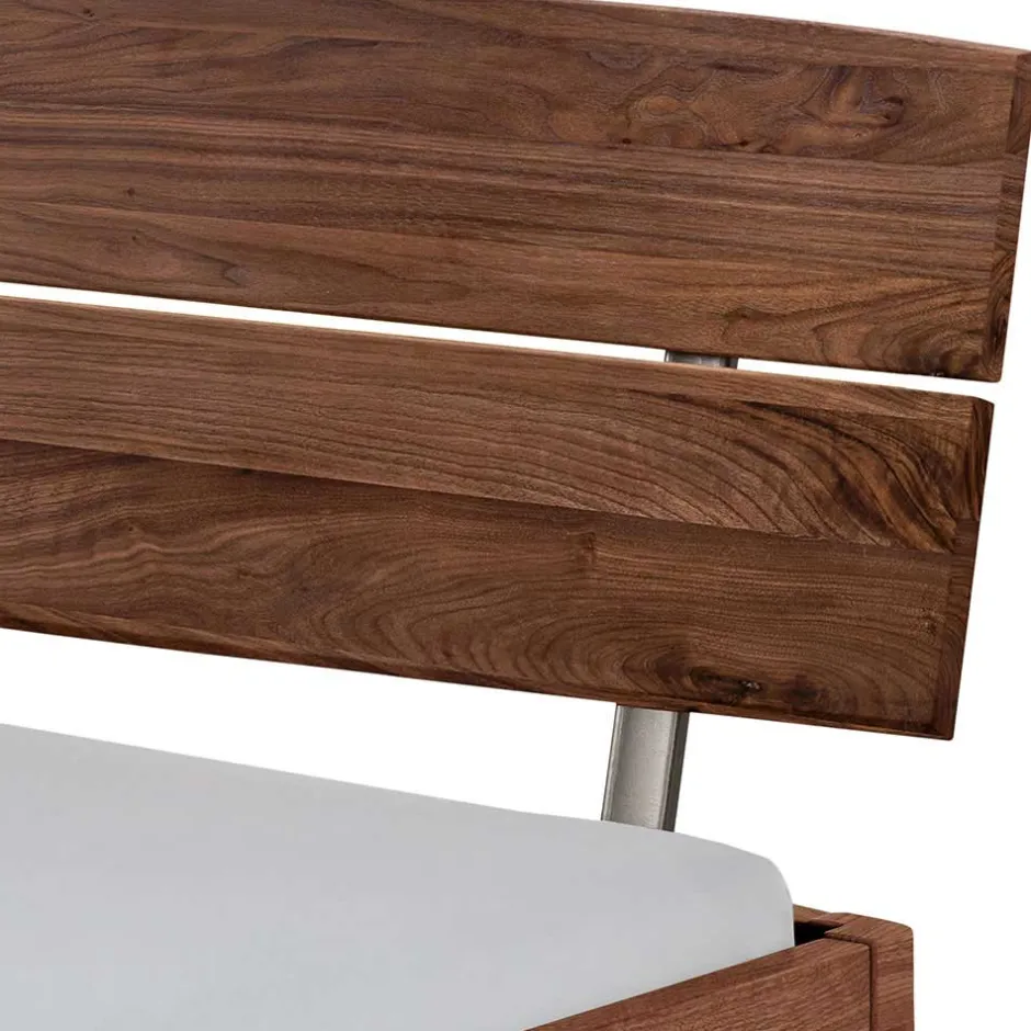 Industrial Bett aus Nussbaum massiv - Bluesa^Wohnen Hot