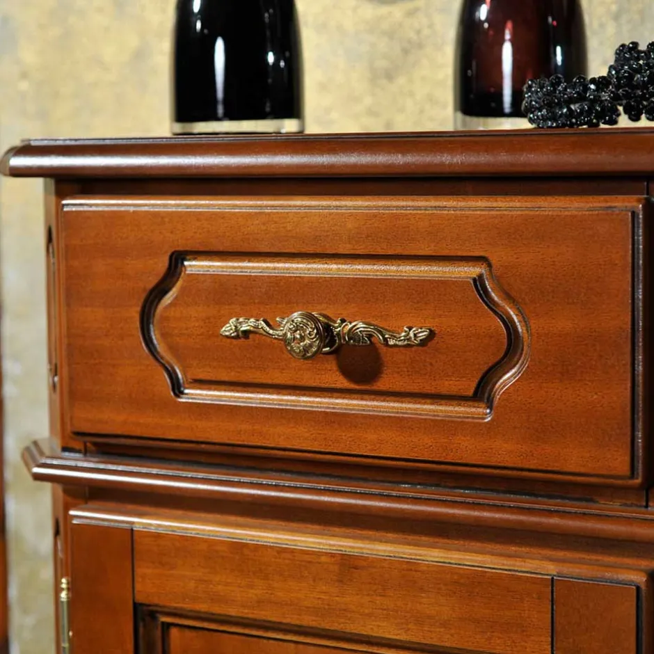 Klassische Kommode in Nussbaum - Uno^Wohnen