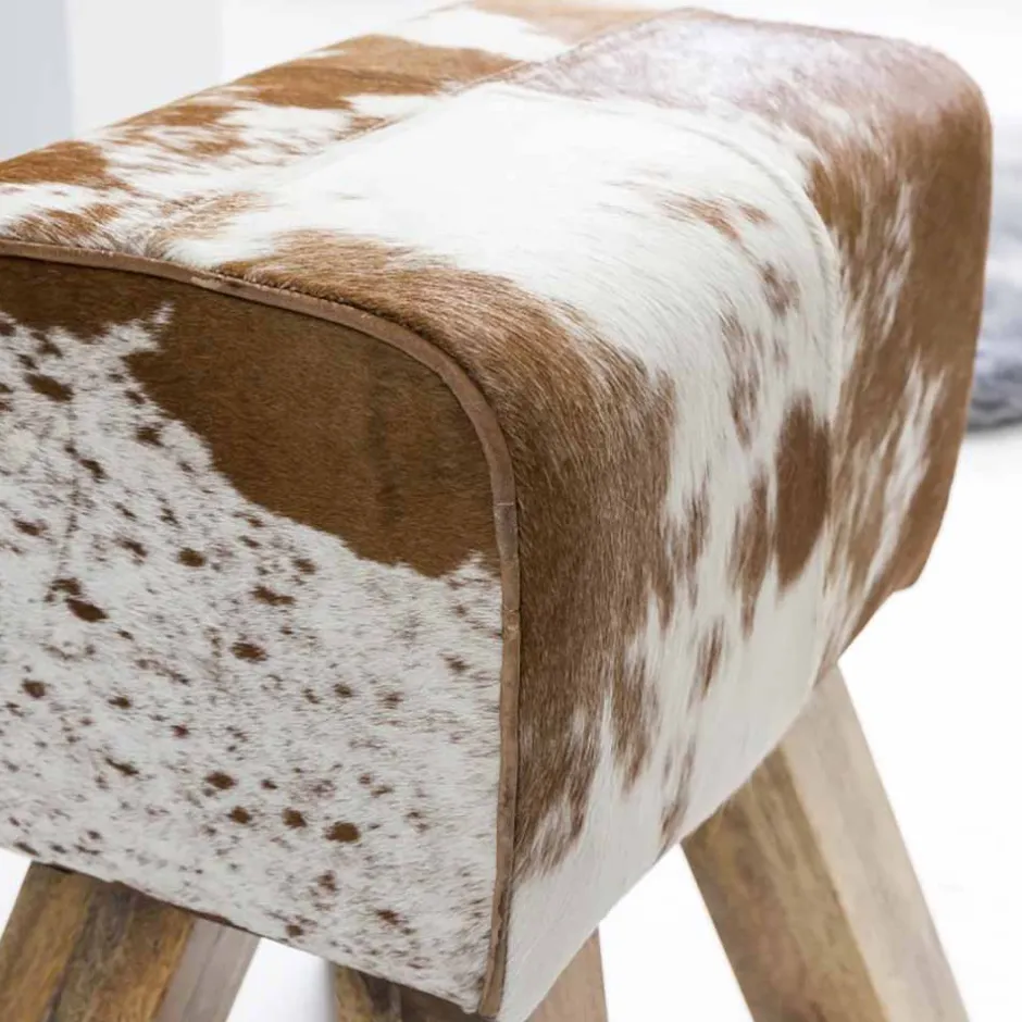 Wohnen Landhaus Sitzhocker Darinca mit Ziegenfell und Holz