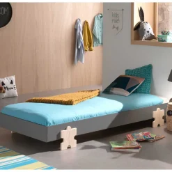 Modernes Kinderbett mit Füßen im Puzzle Design - Carisma^Wohnen Best