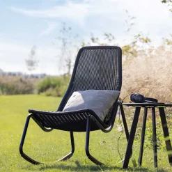 Wohnen Skandi Schaukelstuhl aus Kunstrattan in Schwarz - Vurgos