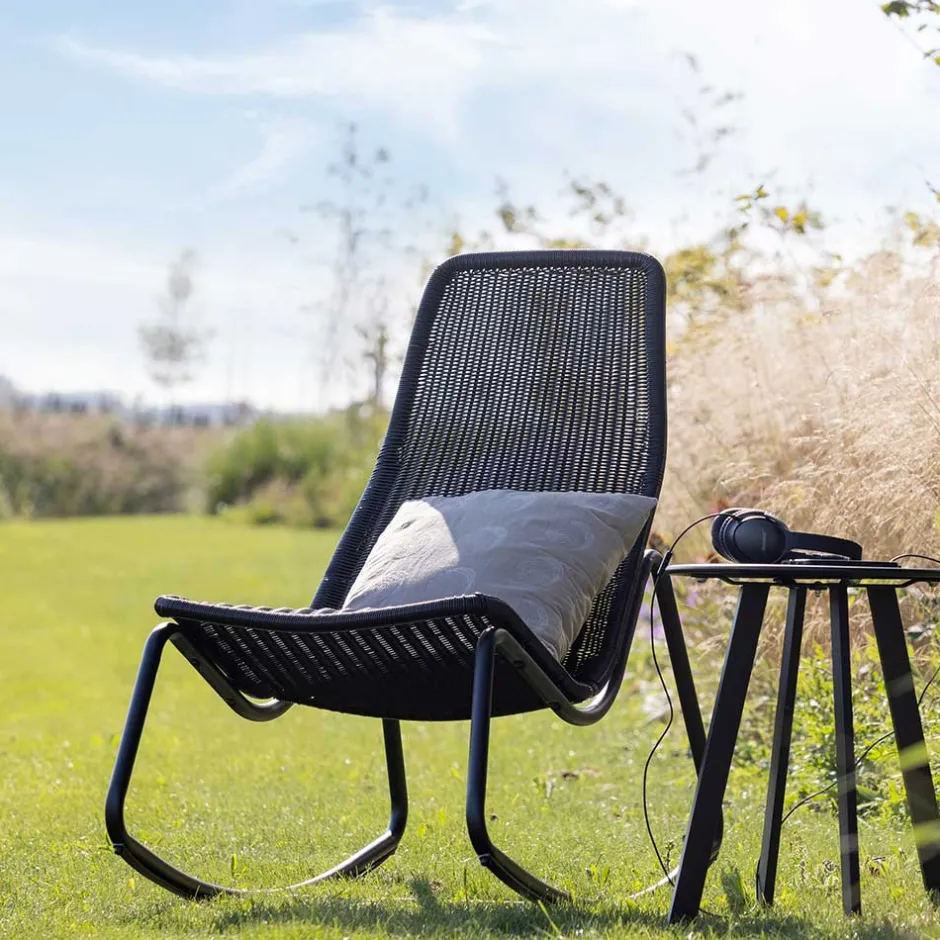 Wohnen Skandi Schaukelstuhl aus Kunstrattan in Schwarz - Vurgos