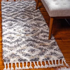 Wohnen Teppich mit handgeflochtenen Fransen in Creme und Grau - Juwan