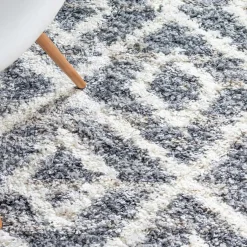 Wohnen Teppich mit handgeflochtenen Fransen in Creme und Grau - Juwan