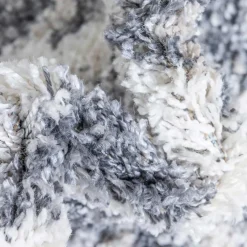 Wohnen Teppich mit handgeflochtenen Fransen in Creme und Grau - Juwan