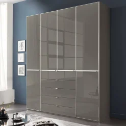 4-türiger Schlafzimmerschrank in Braun - Madita^Wohnen Clearance