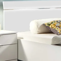 Weißes Bettgestell mit Chrom - Vronica^Wohnen Outlet